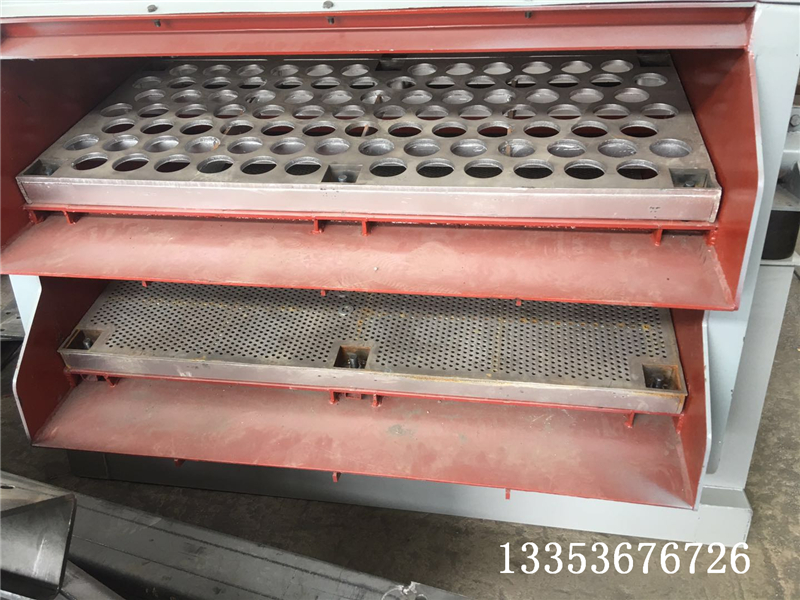 ZSGB礦用重型直線(xiàn)振動(dòng)篩2